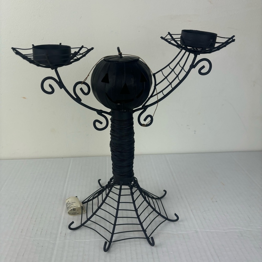NWT-Hallmark Metal Pumpkin tea light Candelabra-Halloween/Spooky/Spiderweb-RARE